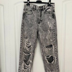 American Eagle Ripped Mom/Boyfriend Jeans